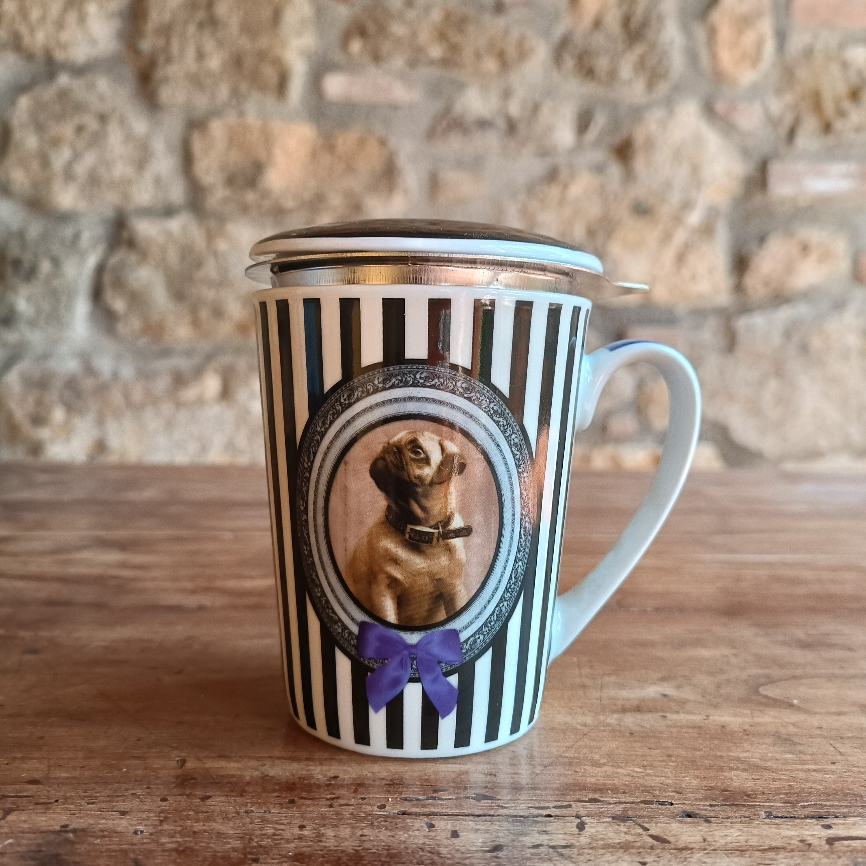 Tazza mug in porcellana con filtro acciaio e coperchio - cane Carlino –  Erboristeria il Germoglio